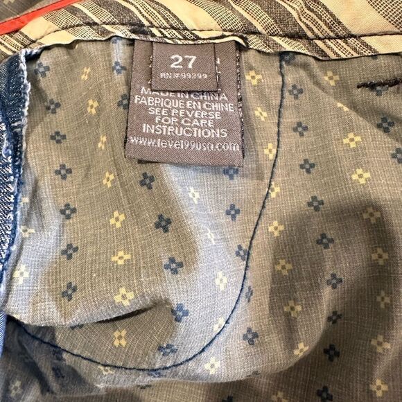 Level 99 Jean shorts cargo pockets. Size 27. - Picture 5 of 6